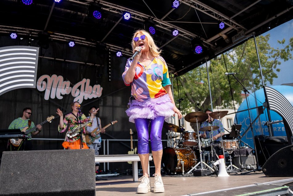 Łódź. Miejski Dzień Dziecka 2025 w Łodzi. Majka Jeżowska, dmuchańce i pokazy [ZDJĘCIA]