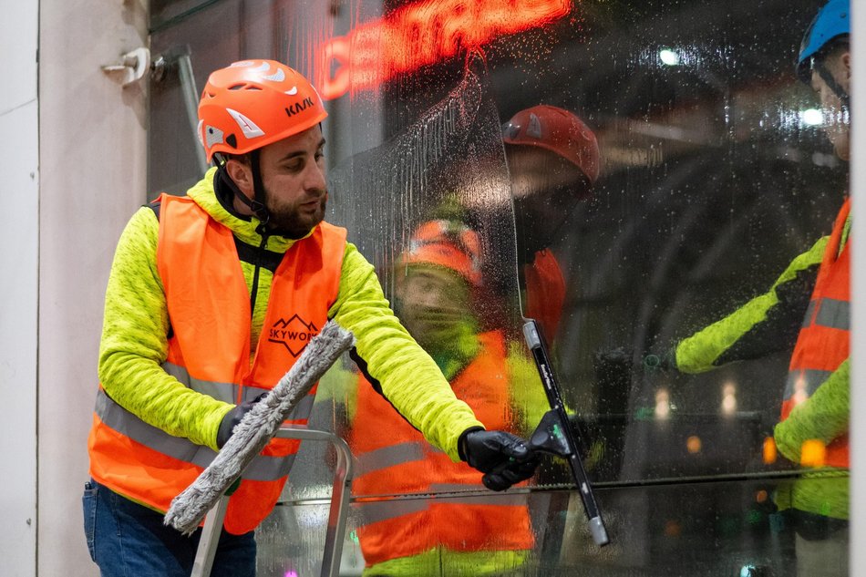 Stajnia Jednorożców w Łodzi wymyta na błysk! Zobacz te prace na wysokościach