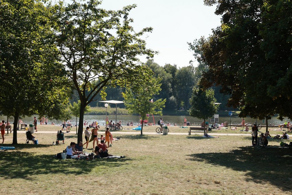 Łódź. Upalny weekend na Stawach Jana w Łodzi. Tak wypoczywają łodzianie!