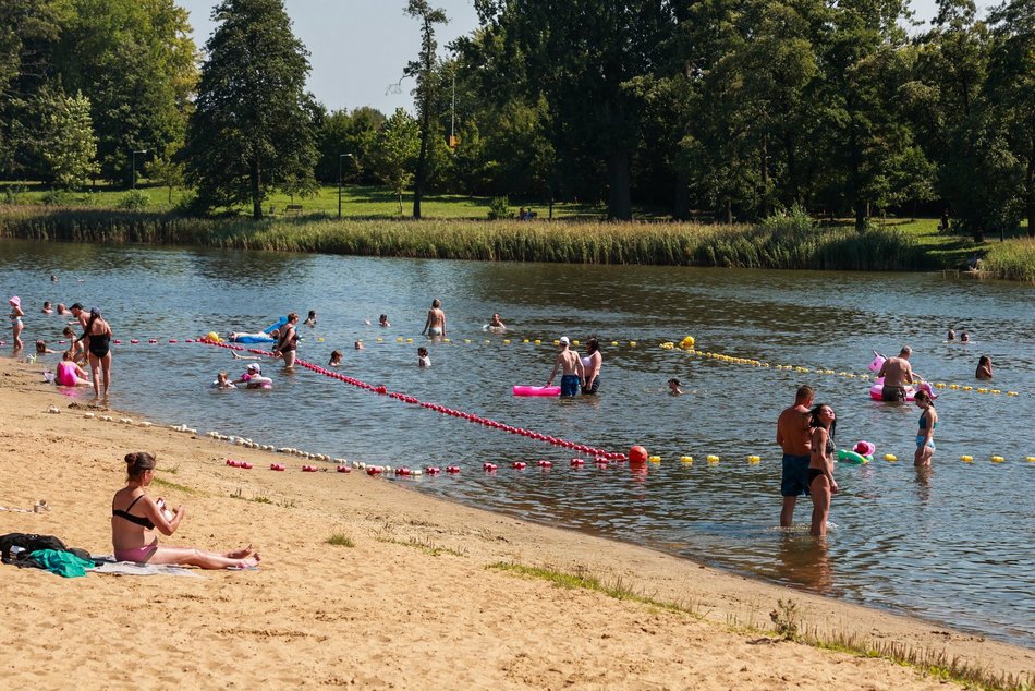 Łódź. Upalny weekend na Stawach Jana w Łodzi. Tak wypoczywają łodzianie!