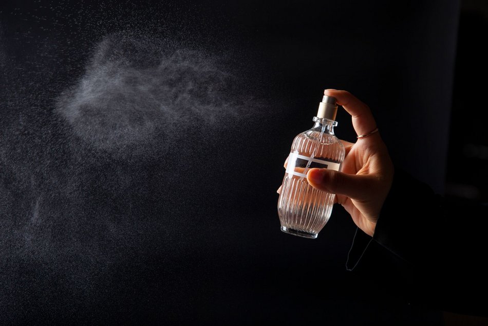 Jak dobrać perfumy do osobowości, pory roku i okazji? Praktyczny przewodnik zapachowy