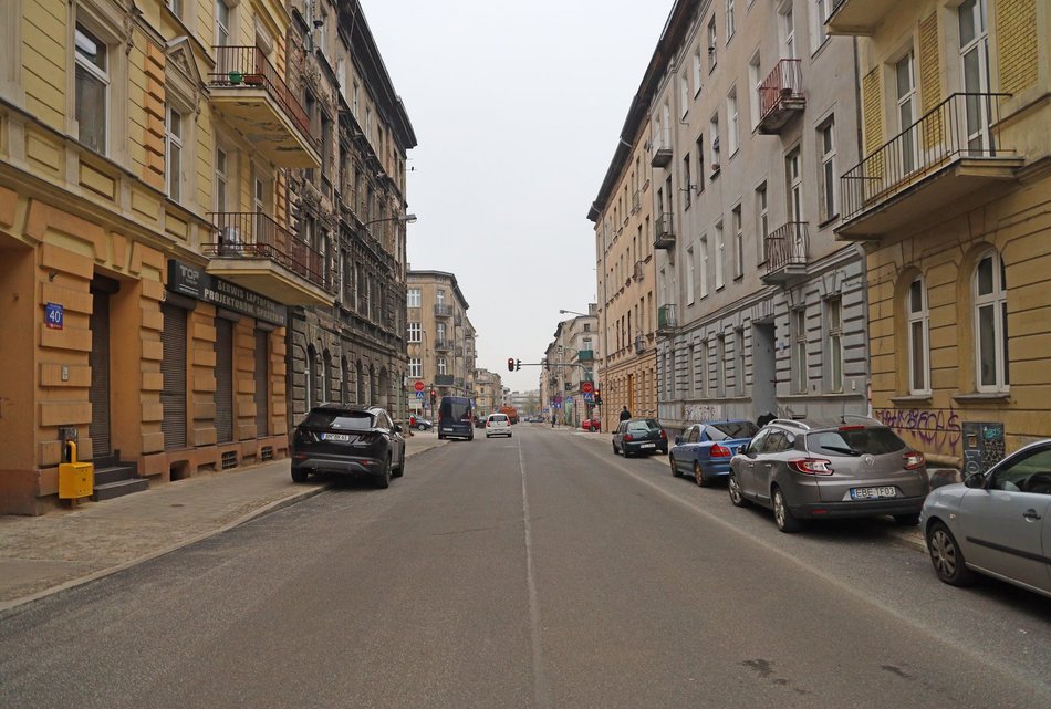 Nowy asfalt na Struga. Powrót autobusu MPK Łódź na swoją trasę.