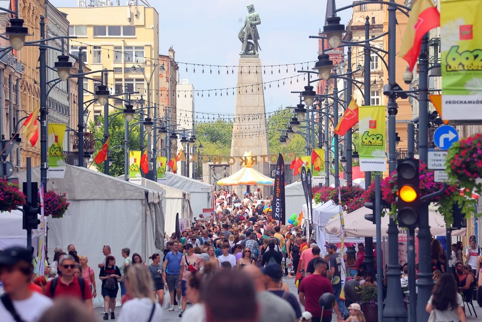 Łodzianie świętują 602. Urodziny Łodzi na Piotrkowskiej i placu Wolności