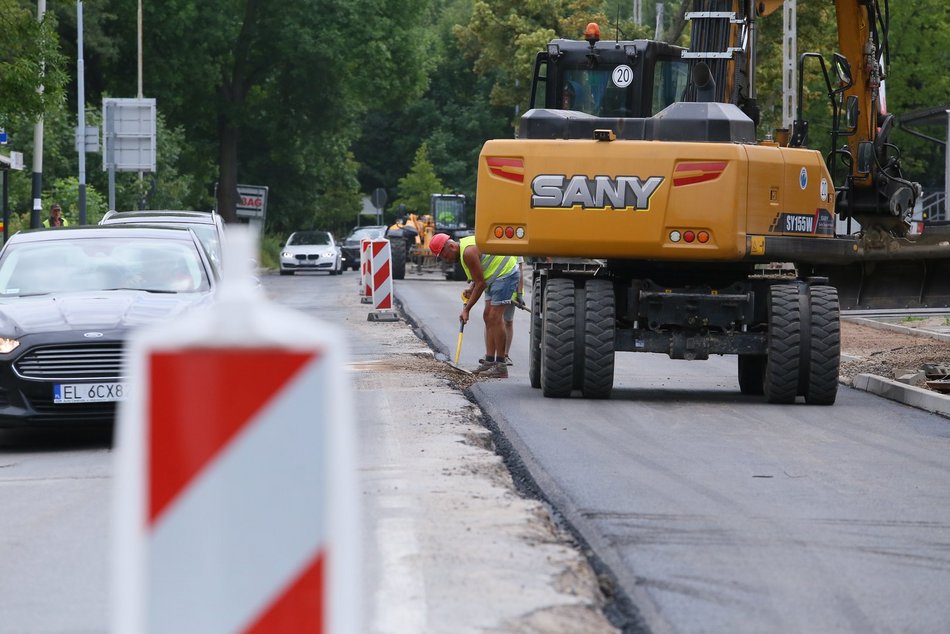 Remont ul. Krakowskiej - plac budowy, robotnicy