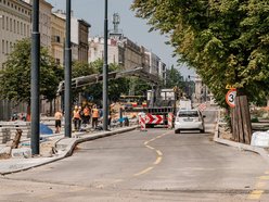 Bulwary Północne - plac budowy, nowa ulica i tory tramwajowe