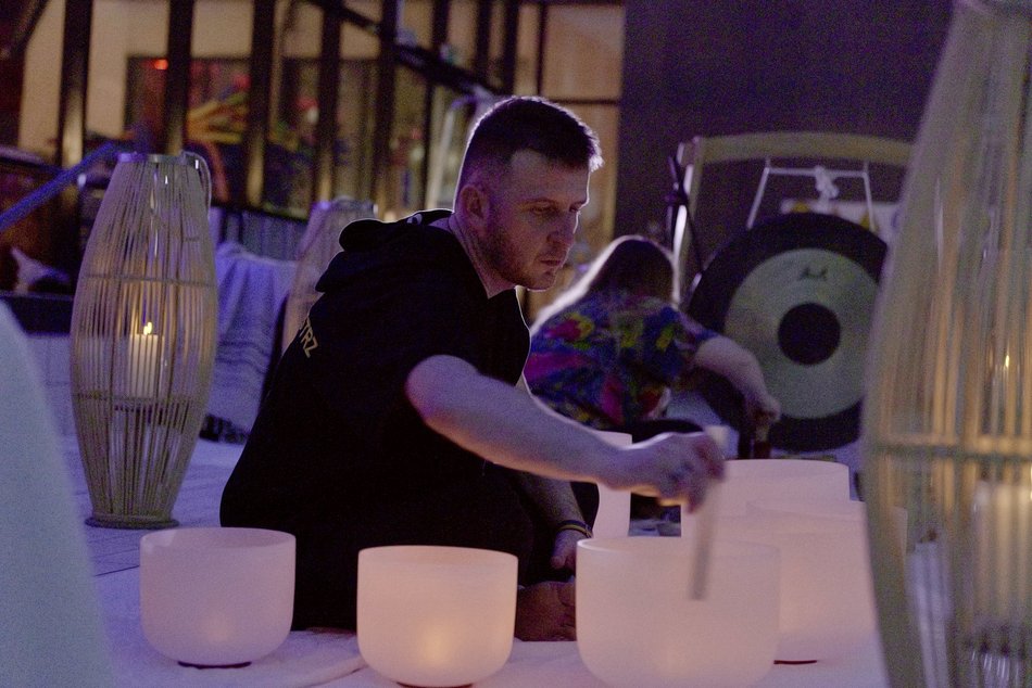 Łódź. Walentynkowy relaks w Aquaparku Fala w Łodzi przy dźwiękach mis tybetańskich