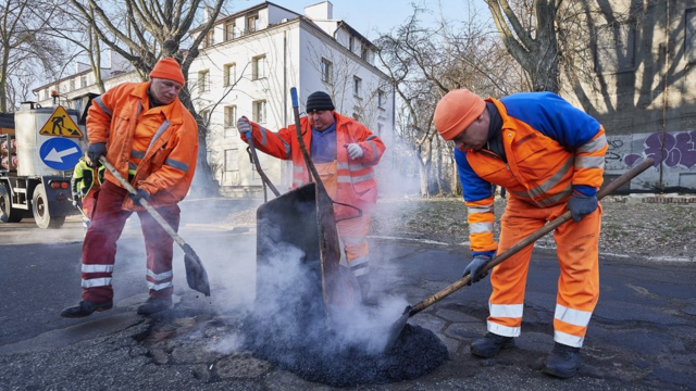 Setki remontów dróg w Łodzi to mniej dziur i odszkodowań. Sprawdź, jak zgłosić ubytek w jezdni