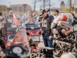 Łódź. Motocykliści opanowali Łódź! Otwarcie sezonu pod Atlas Areną i parada przez miasto