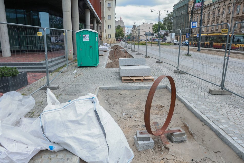 Łódź. Odbetonowanie przy Bramie Miasta