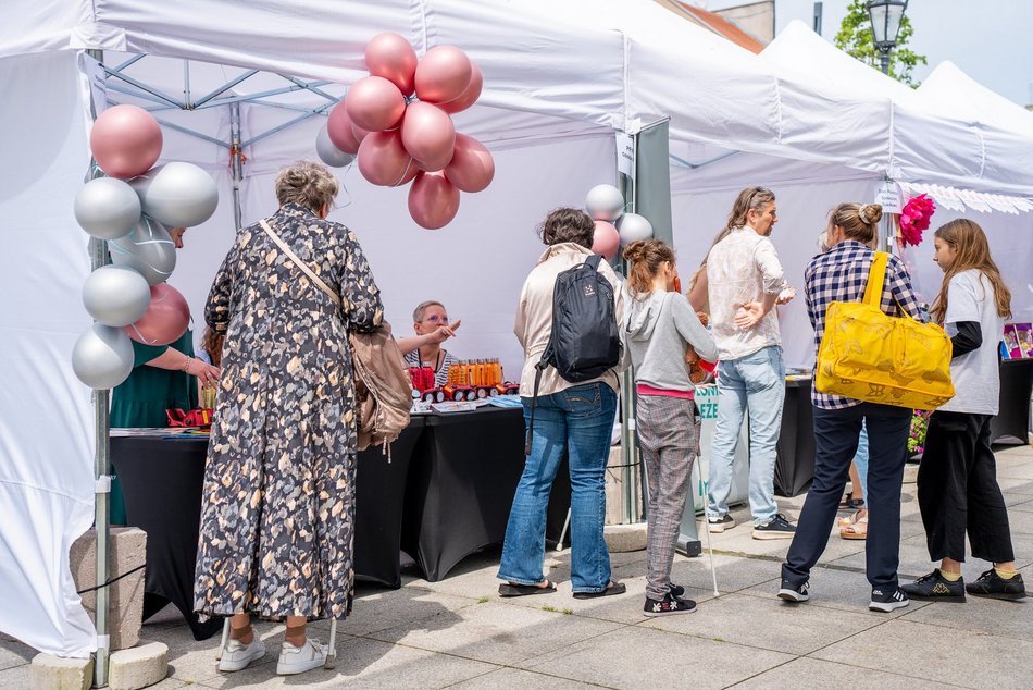 Łódź. Piknik bez barier w Łodzi. Stary Rynek tętnił życiem i pozytywną energią