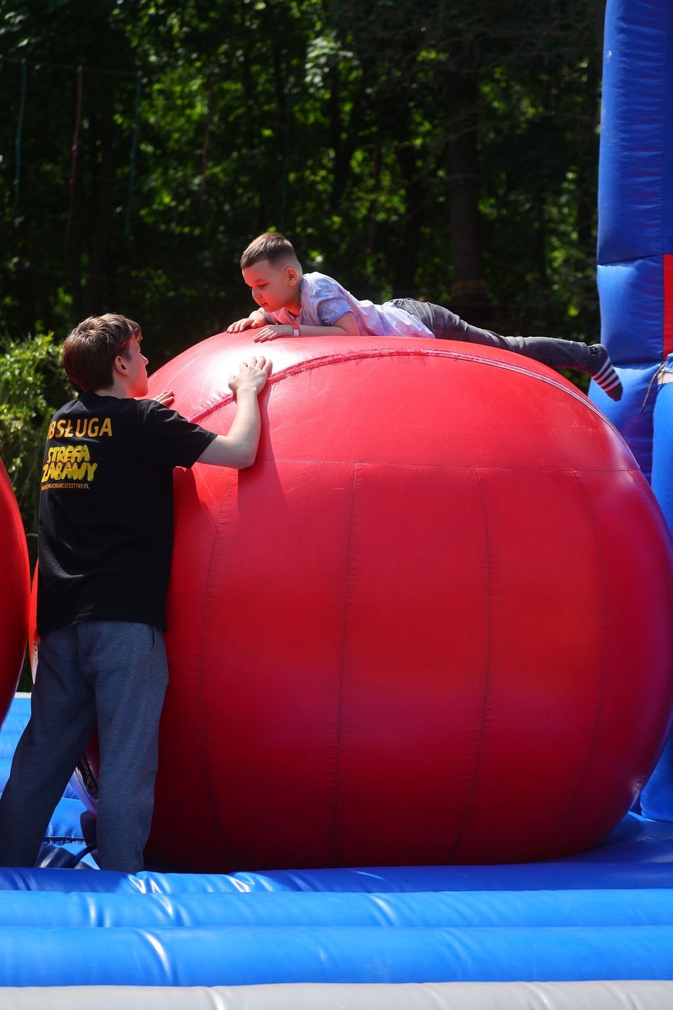 Łódź. Piknik na Młynku w Łodzi. Dmuchańce, alpaki, gigantyczne kręgle i rowery wodne