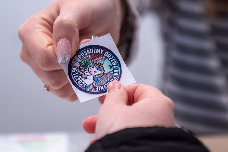 Łódź. Drzewa na Piotrkowskiej w Łodzi posadzone! Łodzianie uczestniczyli w imprezie