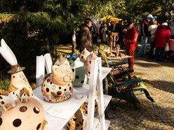 Łódź. Targ Staroci na Księżym Młynie w Łodzi. Rękodzieła, biżuteria, winyle i wiele więcej