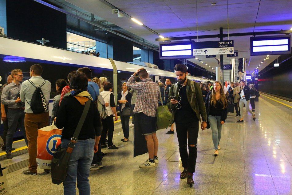 Łódź. Pociągi z Łodzi do Warszawy odwołane przez upały! Jak odzyskać pieniądze za bilet?