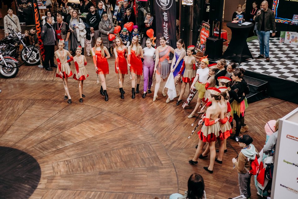 Łódź. WOŚP 2025 w Łodzi. Wioska Wikingów, pokazy taneczne i cosplay w Manufakturze