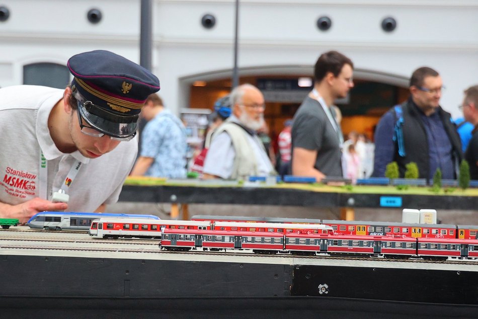 Łódź. Wystawa Makiet Kolejowych na dworcu Łódź Fabryczna. Święto miłośników pociągów
