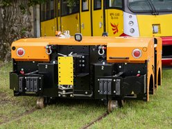 MPK Łódź ma nowy pojazd do zadań specjalnych! To ciągnik do przestawiania tramwajów