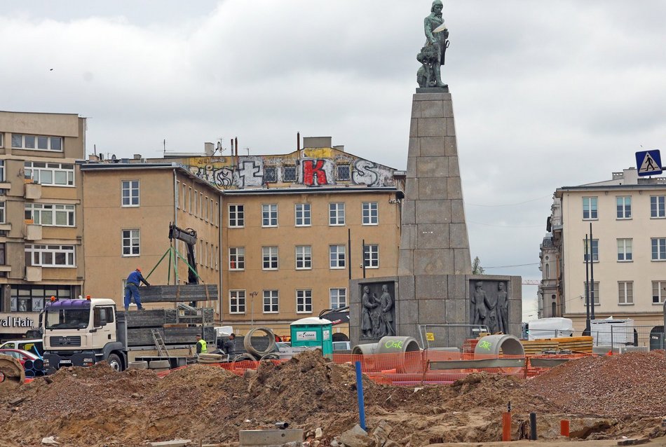 Remont placu Wolności. Sprawdzamy, jak postępują prace.