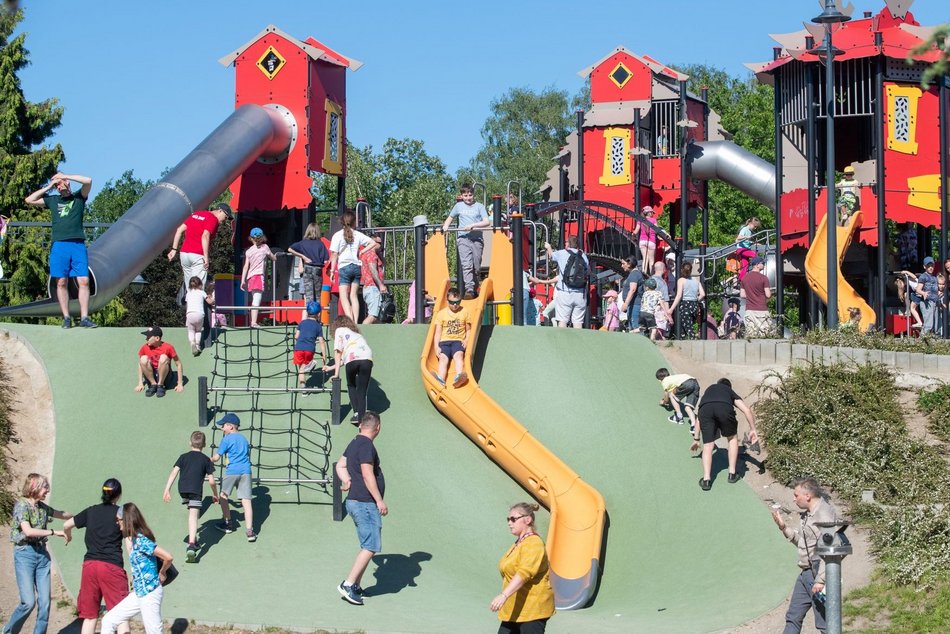 Plac zabaw w parku na Zdrowiu