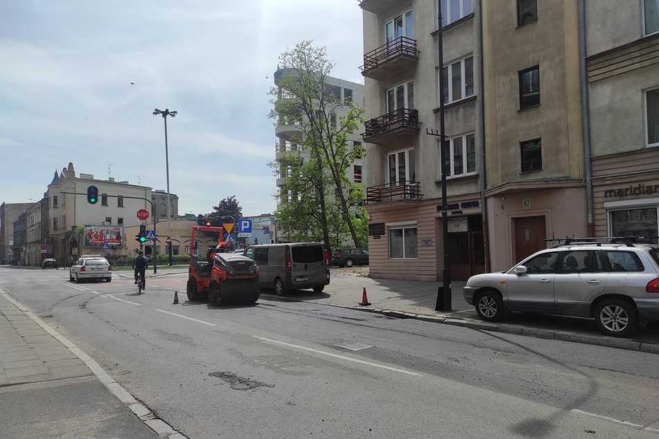 Drogowcy przy remontach cząstkowych na Wólczańskiej