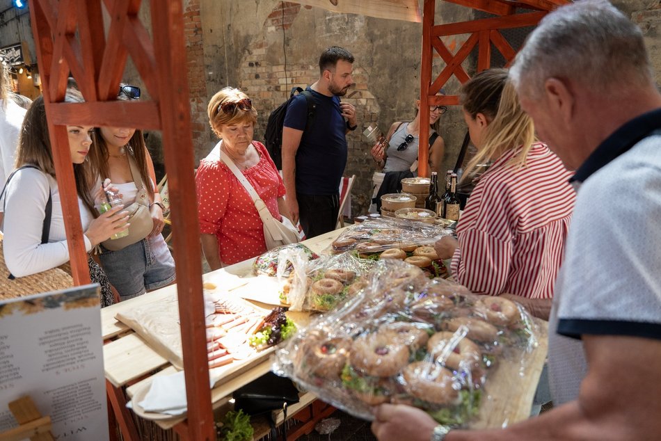 Łódź. Wielka śniadaniowa uczta na 602. Urodziny Łodzi! Spróbuj smakołyków ze specjalnego menu