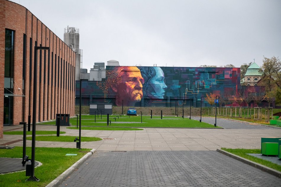 Nowy mural w Łodzi! Ludwik Grohman został uwieczniony na ścianie ŁSSE przy Tymienieckiego