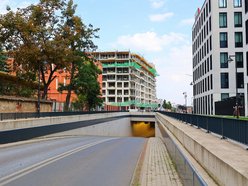 Łódź. Z podziemnej ulicy Hasa wprost na nowe parkingi. Rośnie inwestycja w Nowym Centrum Łodzi