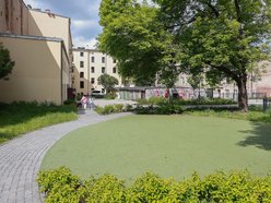 Łódź. Nowa świetlica dla dzieci i młodzieży przy Północnej w Łodzi. Sale warsztatowe, plac zabaw