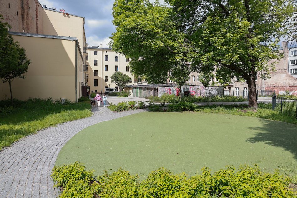 Łódź. Nowa świetlica dla dzieci i młodzieży przy Północnej w Łodzi. Sale warsztatowe, plac zabaw