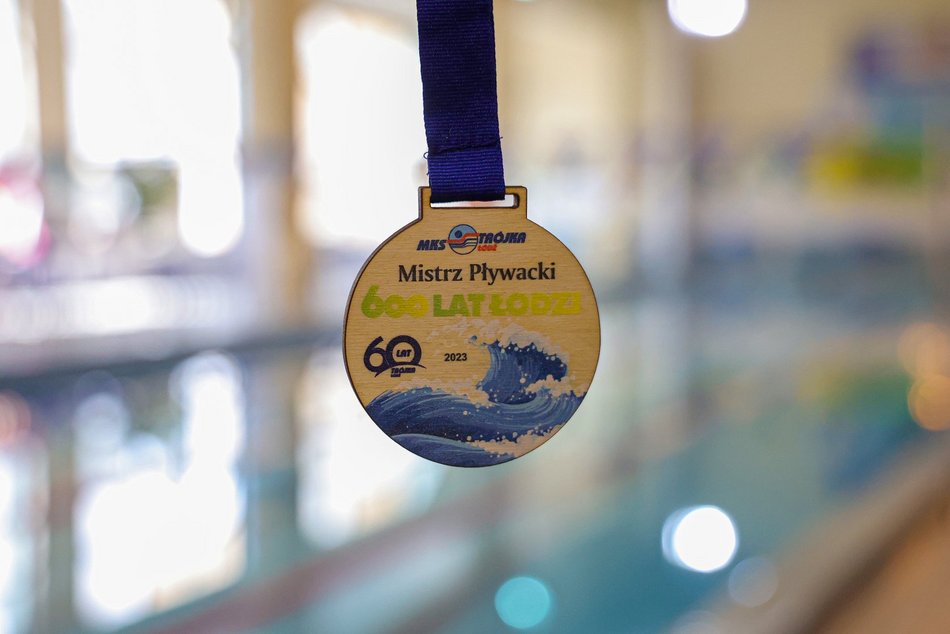 Zawody pływackie zorganizowane przez Międzyszkolny Klub Sportowy „Trójka”