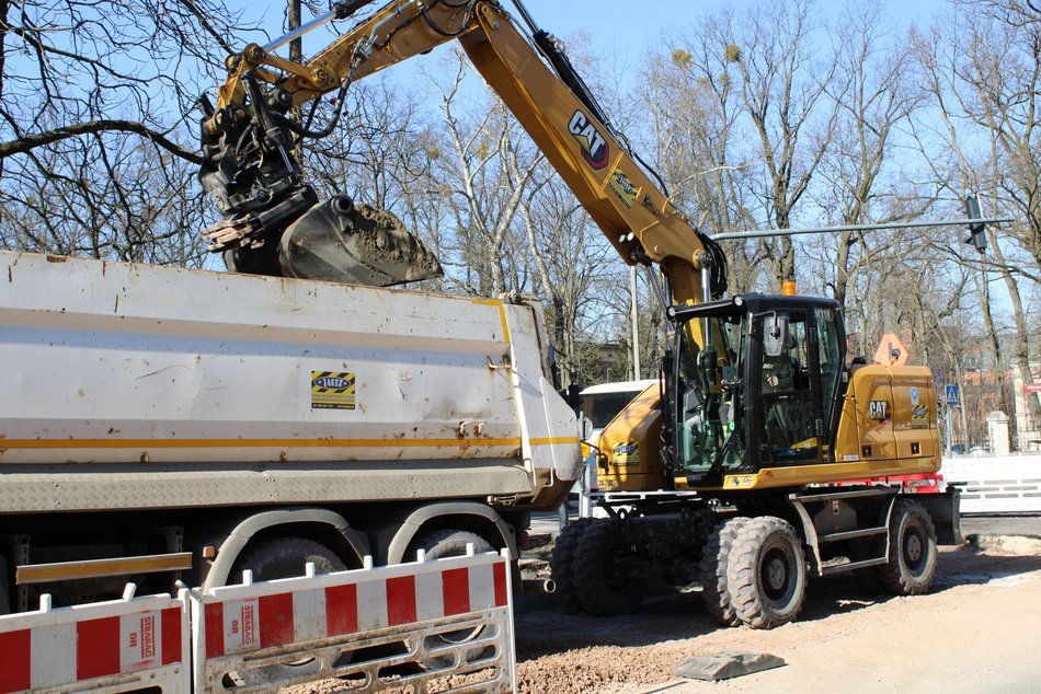 Remonty ulic w Łodzi po zimowej przerwie. Drogowcy wrócili i pracują pełną parą
