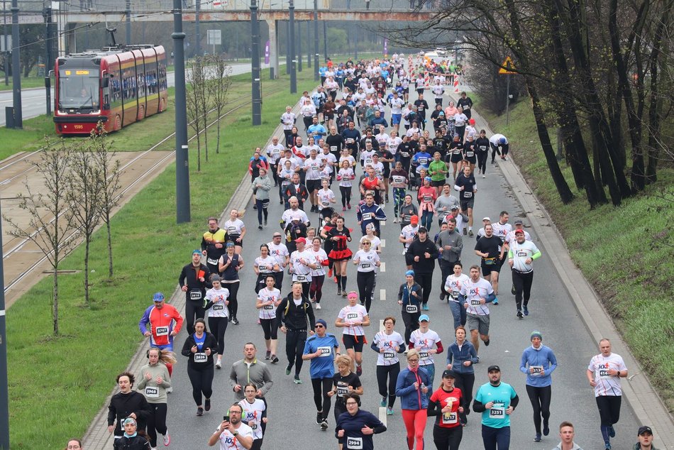 DOZ Maraton 2023. Brałeś udział w biegu? Znajdź się na zdjęciach!