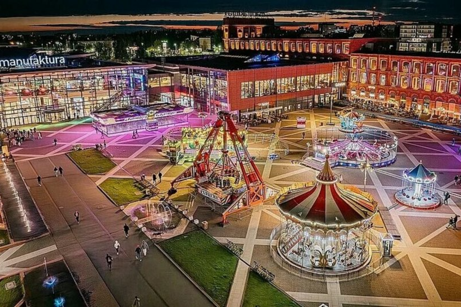 Łódź. Festiwal karuzel w Manufakturze