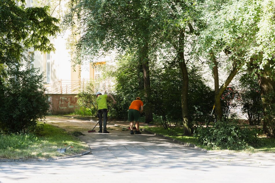Łódź. Prace pielęgnacyjne w parku przy Leczniczej w Łodzi. Będzie ładniej i wygodniej!