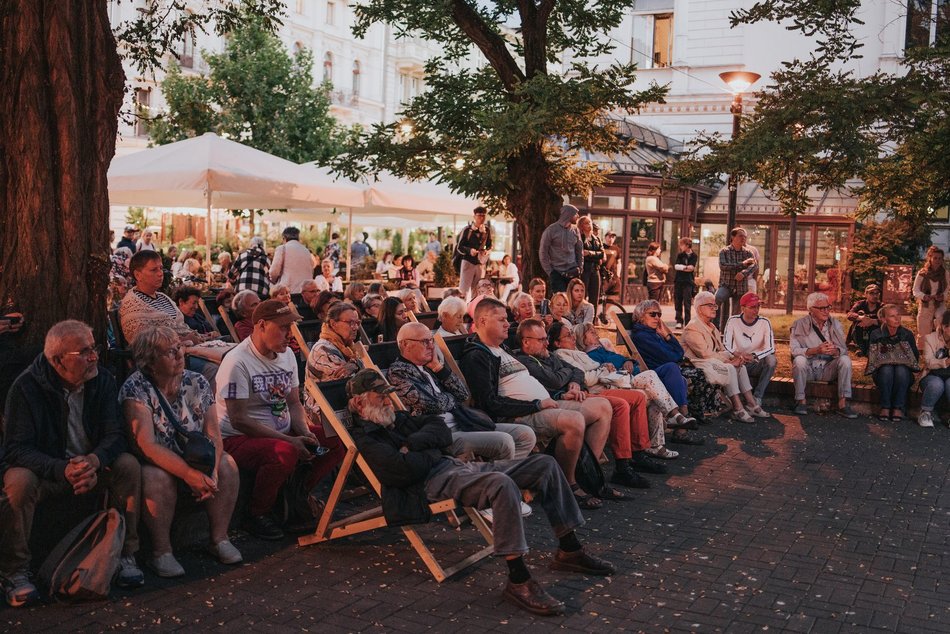 Łódź. Piotrkowska Kameralnie. Duet BLED wystąpił w pasażu Rubinsteina w Łodzi