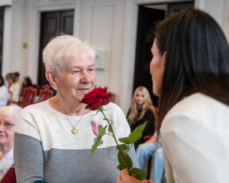 Łódź. Medale za długoletnie pożycia małżeńskie. Rekordziści są razem ponad 60 lat!