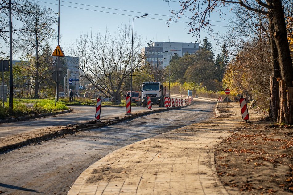 Remont Szparagowej i Wersalskiej. Układają już nowy asfalt