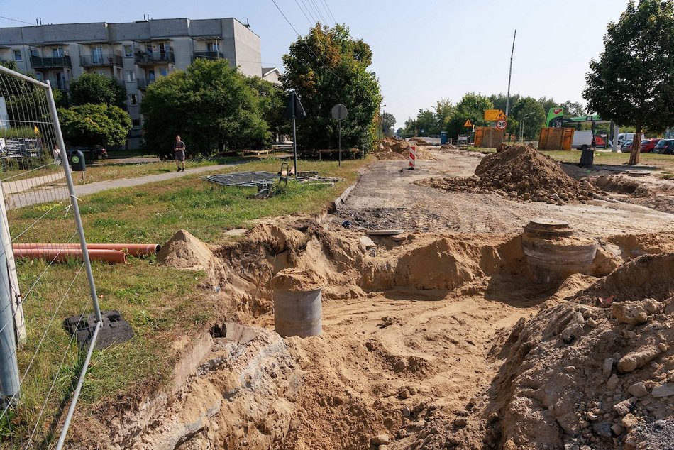 Remont Zakładowej w Łodzi. Zerwali asfalt, pracują nad nową konstrukcją jezdni