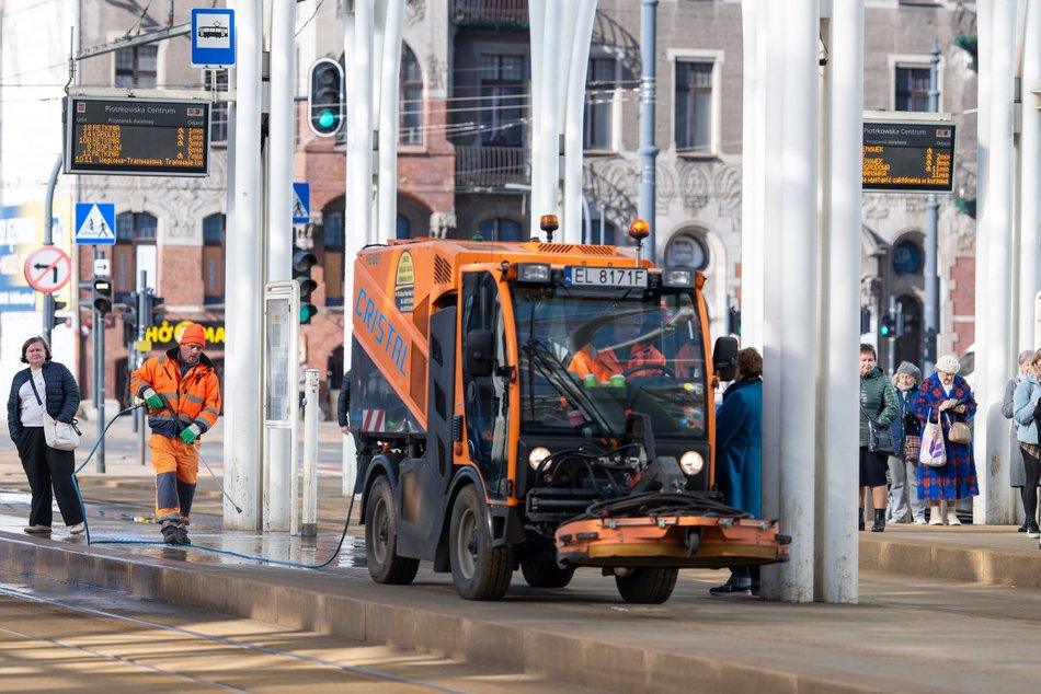 Łódź. Łódź sprząta na błysk po zimie! Pracownicy nie próżnują i porządkują ulice, parki, chodniki i nie tylko