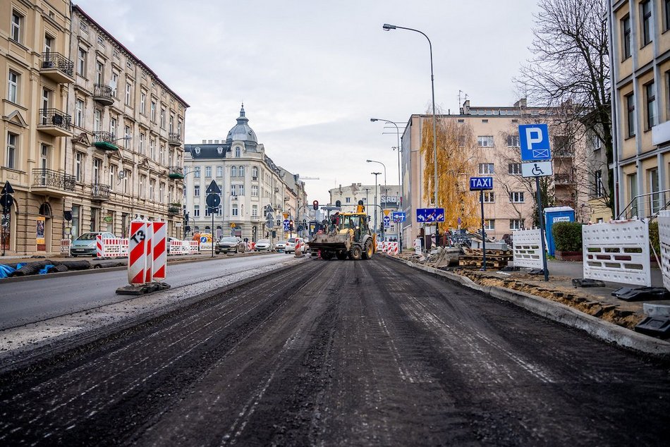 Łódź. Remont Struga w Łodzi postępuje. Część nowej jezdni już ułożona