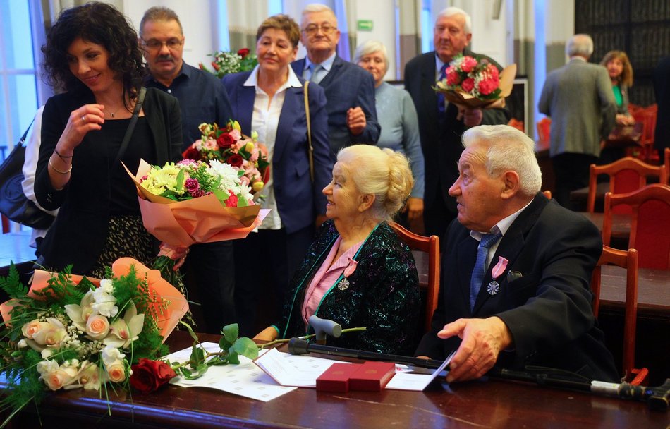 Łódź. Medale za długoletnie pożycie małżeńskie. Rekordziści są razem od 66 lat!