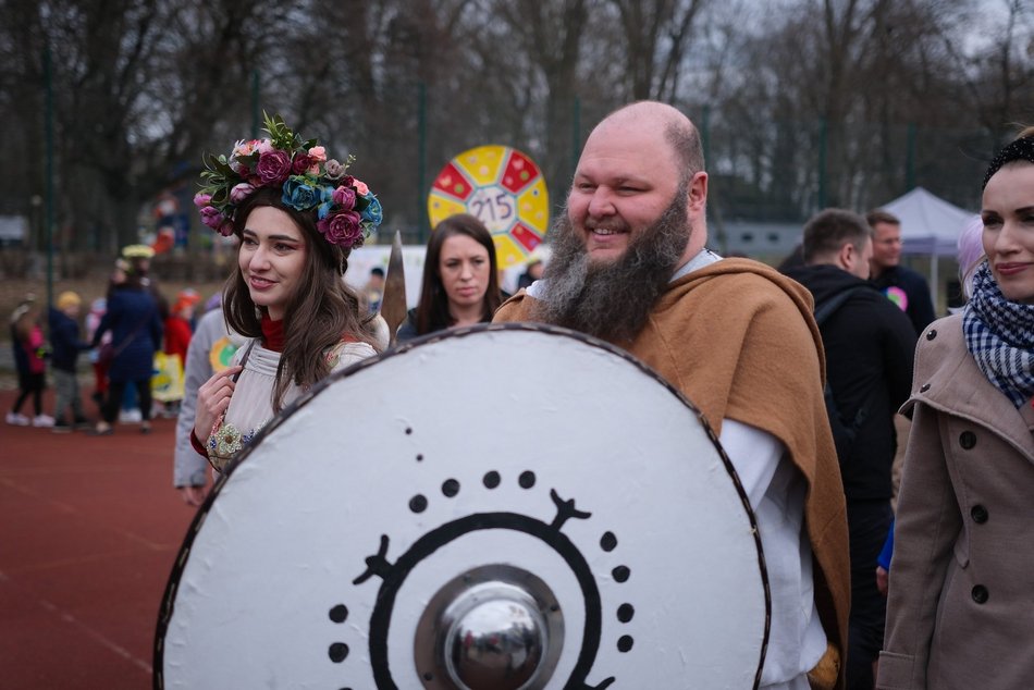 Topienie marzanny na Stawach Jana w Łodzi. Kolorowy korowód pożegnał zimę!