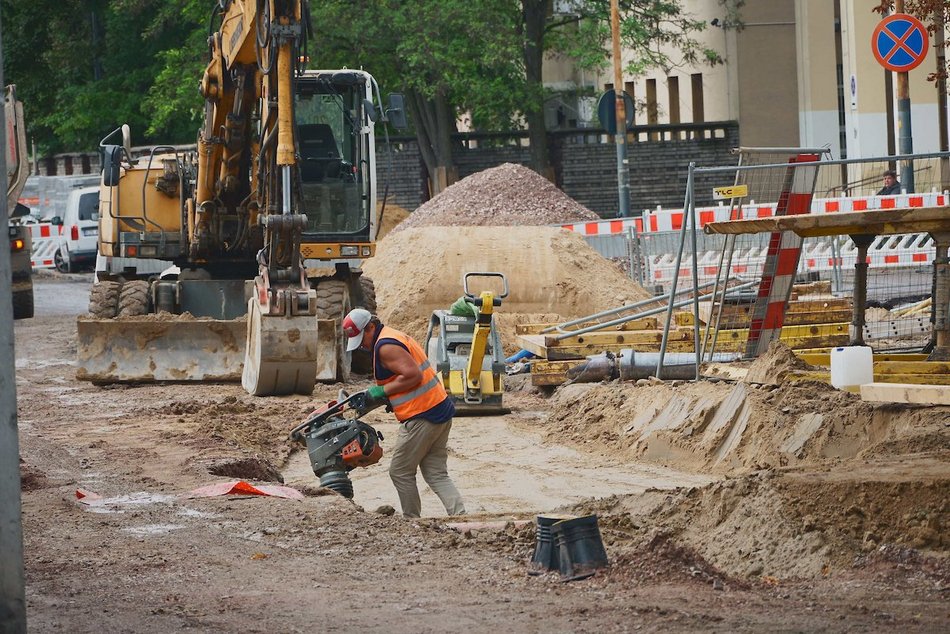 Łódź. Remont Kniaziewicza w Łodzi. Podbudowa pod nową drogę i zmiany w ruchu