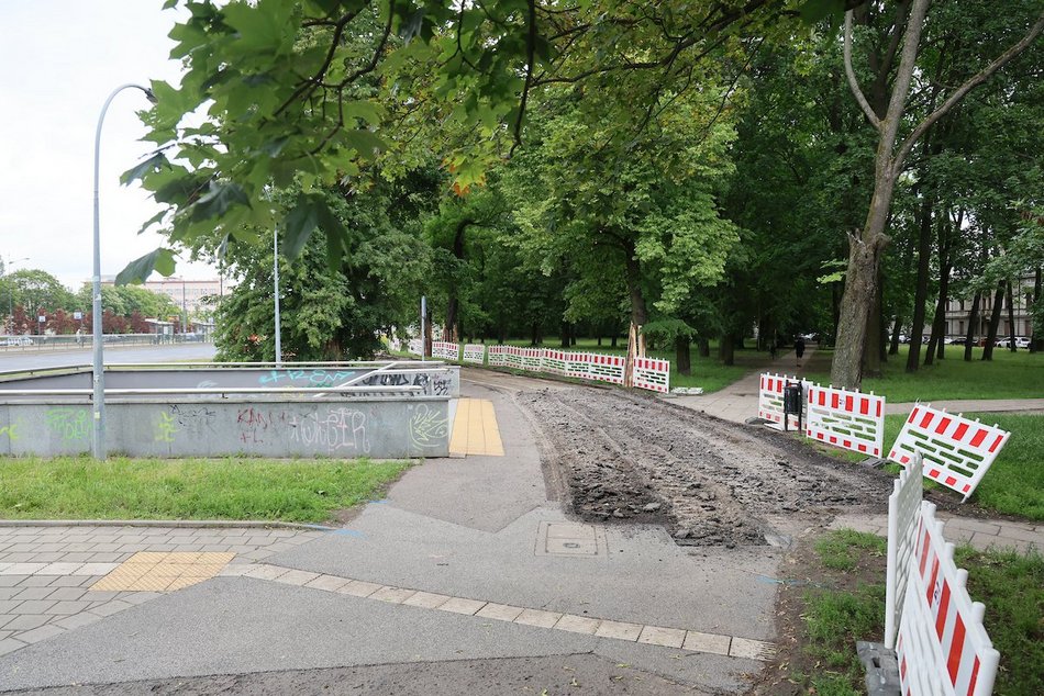 Ruszyła budowa drogi rowerowej wzdłuż trasy W-Z. Zobacz galerię z prac