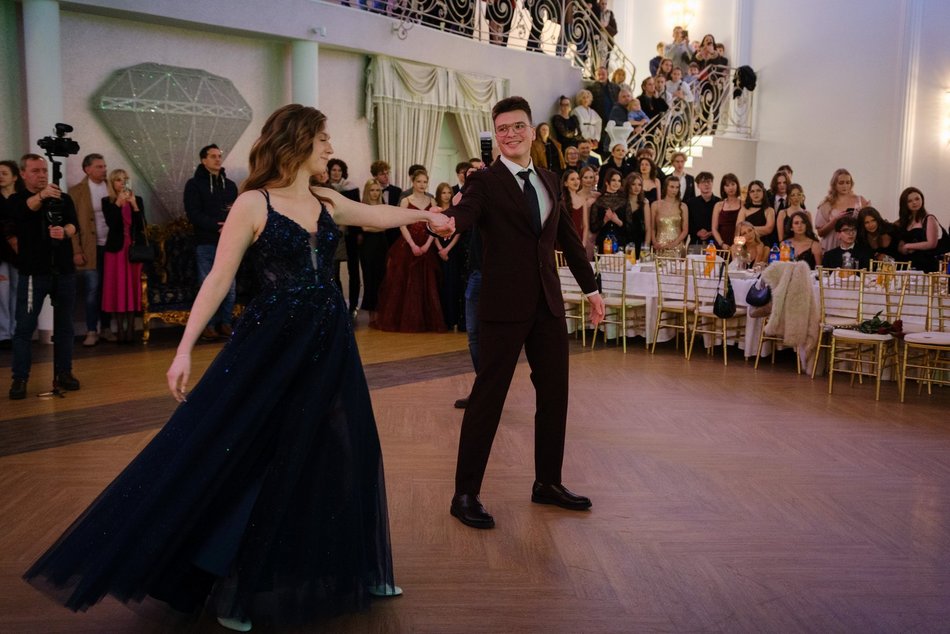 Studniówka XV w Łodzi. Niezapomniane chwile i piękne wspomnienia