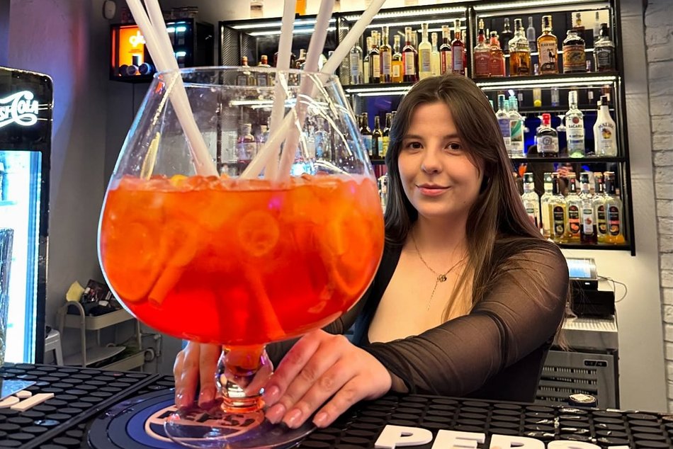 Tego jeszcze nie było! Koktajle XXL w torebkach znajdziesz w pubie Galanta 7 w Łodzi