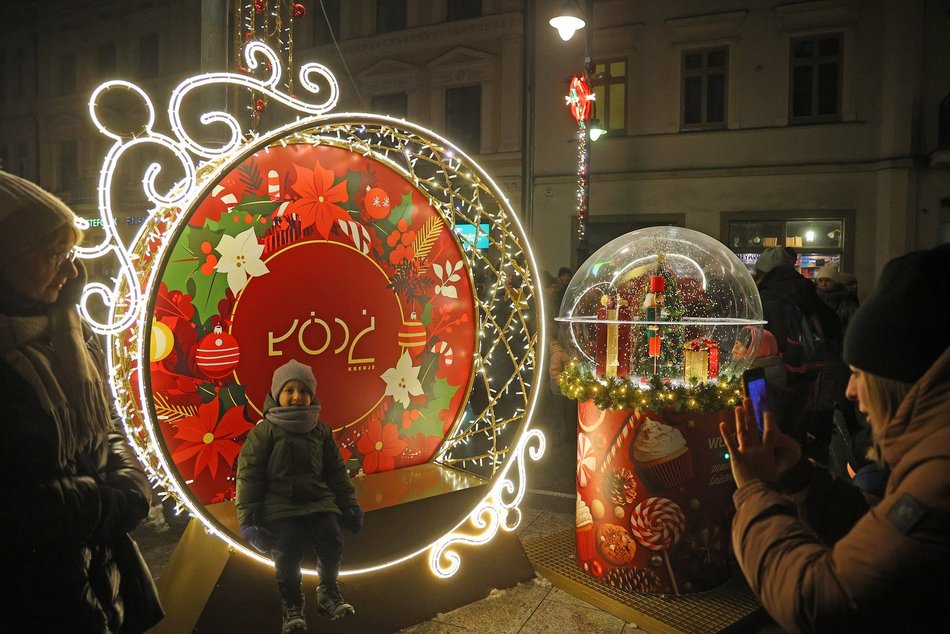Iluminacje świąteczne w Łodzi. Zobacz najpiękniejsze ozdoby na Piotrkowskiej i placu Wolności