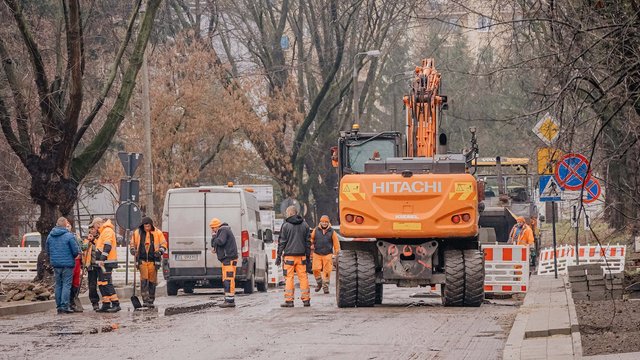 Remont Złotniczej w Łodzi. Część chodnika już gotowa, lada dzień nowa jezdnia [ZDJĘCIA]