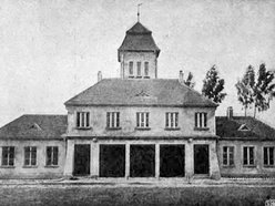[Translate to Ukraiński:] Budynek obsługi lotniska - 1927 r.