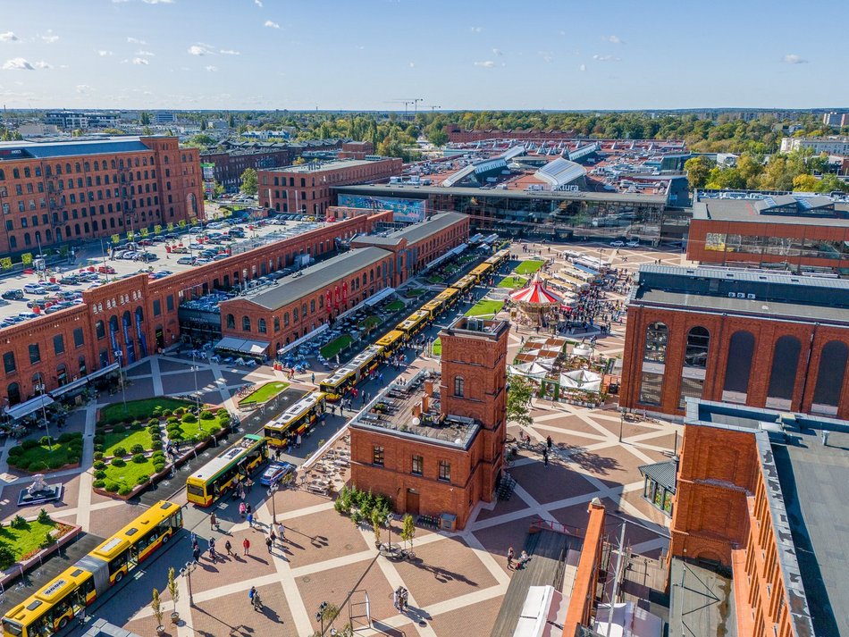 Wielka parada autobusów przejechała ulicami Łodzi
